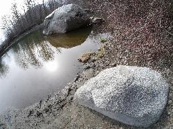 The Wenatchee River along the gravel shore near the downstream tip of Blackbird Island. courtesy of Thayne Tuason&nearr; (CC BY-SA 4.0&nearr;)