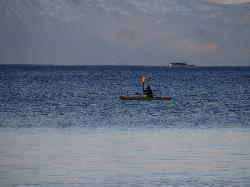 A kayaker paddling Lake Tahoe off Pope Beach. courtesy of Ken Lund&nearr; (CC BY-SA 2.0&nearr;)