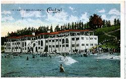 The old Edgewater bathhouse and swimmers on a 1918 postcard. added by freearenas (Public domain&nearr;)