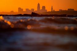 Lake Erie waves rolling in at Huntington Beach at dawn. courtesy of Erik Drost&nearr; (CC BY 2.0&nearr;)
