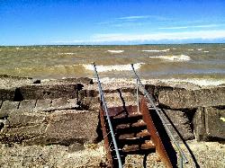 The beach and Lake Erie shoreline at Walnut Beach in early spring, March 2016. courtesy of Michael A. Orlando&nearr; (CC BY-SA 3.0&nearr;)