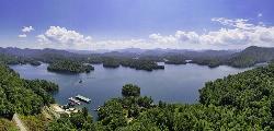 Santeetlah Lake and its wooded islands seen from above, close to the Cheoah Point peninsula. courtesy of Harrison Keely&nearr; (CC BY 4.0&nearr;)