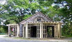 The Refreshment Pavilion at Houghton's Pond, looking east. courtesy of Jameslwoodward&nearr; (CC BY-SA 3.0&nearr;)