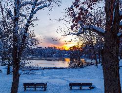 Sunset over Houghton's Pond from the shore. courtesy of Eric Moreno&nearr; (CC BY 2.0&nearr;)