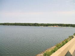 Pymatuning Lake from the Ohio 85 causeway east of Main Beach, with a wooded shoreline across the wat courtesy of Michael A. Orlando&nearr; (CC BY-SA 3.0&nearr;)