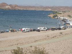 Campers and boats lined up on the South Shore beach. courtesy of BLMArizona&nearr; (Public domain&nearr;)