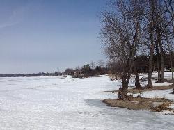 Blanchard Beach at Oakledge Park in early spring. courtesy of cosmicray&nearr; (CC BY-SA 2.0&nearr;)