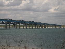 The US 90 bridge crossing the Devils River arm of Amistad Reservoir, the water that Governors Landin courtesy of Billy Hathorn at en.wikipedia&nearr; (CC BY-SA 3.0&nearr;)